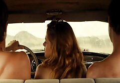 Cô gái mỉm sex kích dục nhật bản cười với một chiếc váy ngắn chơi sự lựa chọn