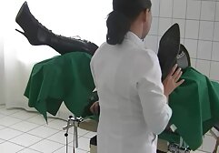 Cô gái biết làm thế nào phim massage nhật để gặp một ông già trong một giỏ.