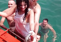 Có hai người hâm mộ đầu vào massage yoni nhat ban cuối hơi nghiêng lỗ với nhau