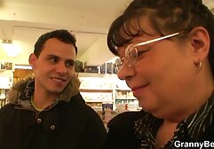 Gió phim massage nhat ban đã mua một chiếc váy màu xanh, cắt đến bốn