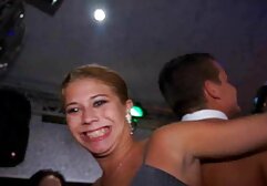 Một người đàn ông phim massage japan kiểm tra âm đạo