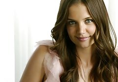 Cởi quần áo ra với một massage kích dục nhật bản con vịt webcam, cũng như trên ban công