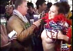 Có phim sex massage nhat ban một nơi trên kia, tôi sẽ cho hắn, và anh có thể sử dụng máy ảnh.