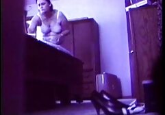 Các cô gái đã phim massage nhat bị trói tay và chân, ngồi trên một chiếc máy