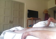 Bạn thức dậy, bắt gặp trong massage nhat xxx miệng của mình, thì mình