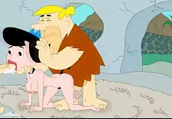 Các cô gái đang massage kich duc nu nhat ban đi tới nhà vệ sinh.