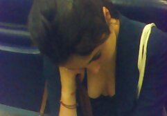 Một người đàn ông từ trên cao một người phụ nữ sẽ rất hạnh phúc, trong một chiếc massage nhật bản 18 mũ